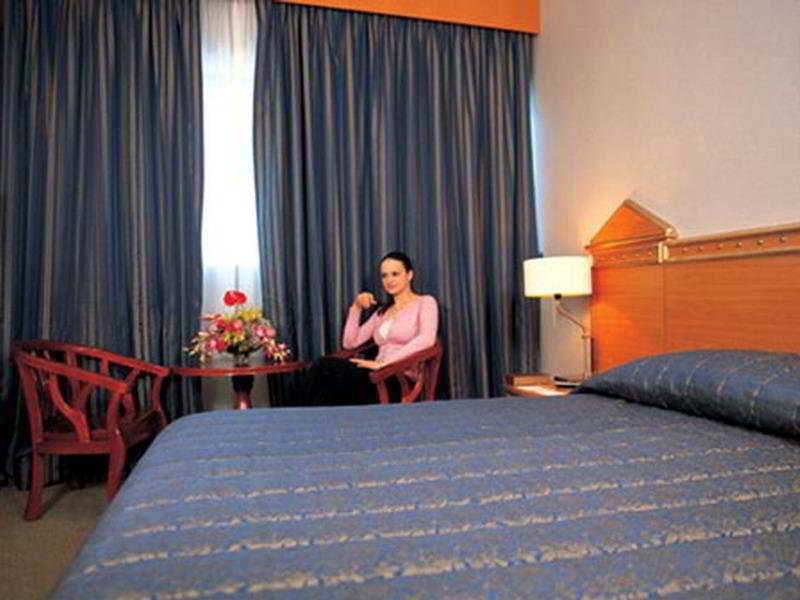 Coral Oriental Dubai Hotel Room photo
